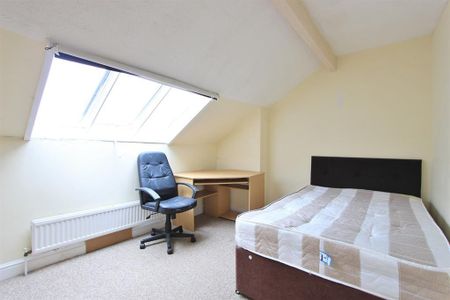 4 bedroom terraced house to rent - Photo 5