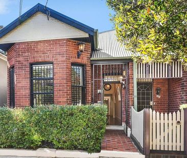 Elegant, Light-Filled Semi with Parking in Prime Inner-City Locale - Photo 5