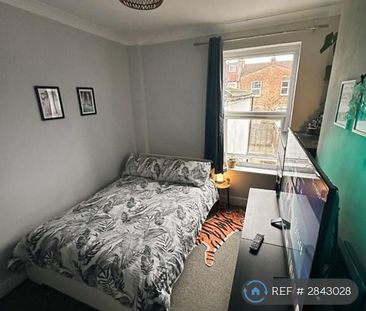 1 bedroom in a house share to rent - Photo 4