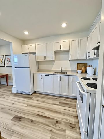 33 Boulevard Brunswick, Montréal, QC - Photo 2