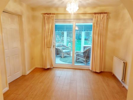 3 bedroom Detached house to rent - Photo 3