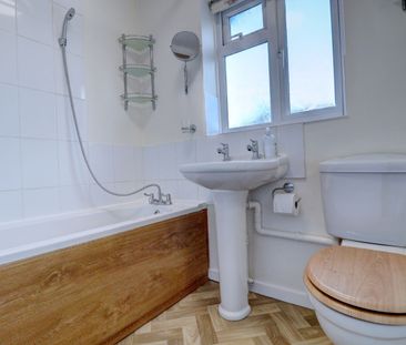 3 bedroom semi detached house to rent - Photo 4