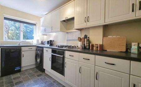 Hexham Close, Owlsmoor, Sandhurst, Berkshire, GU47 - Photo 3