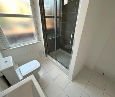 1 bedroom in a flat share to rent - Photo 6