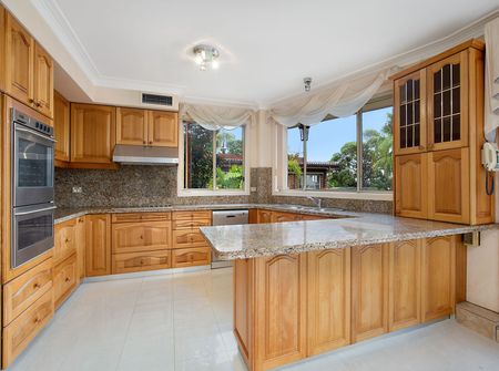 Large Four-Bedroom Apartment with Water Views - Photo 4