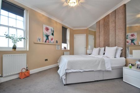 Flat to rent - Pickhurst Lane, Bromley, BR2 - Photo 2