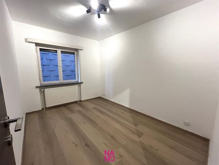 Uniek gelegen en vernieuwd appartement met 2 slaapkamers, gelegen op de 8e verdieping van een standingvolle residentie genietend van een FENOMENAAL uitzicht op de Zee en de duinen. - Photo 4