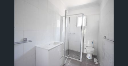 Freshly renovated and ready to move in. - Photo 5