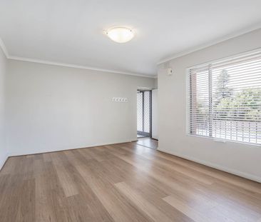 Stunning apartment, ideally located! - Photo 3