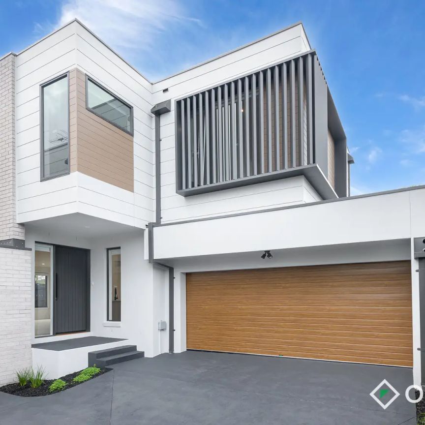 “Quiet Luxury” - Photo 1