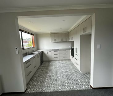 Super spacious and supper sunny! - Photo 3