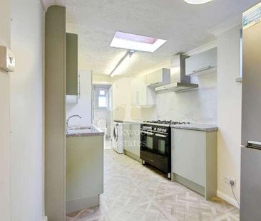 Montrose Avenue, Datchet, SL3 - Photo 4