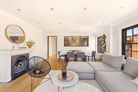 An impeccably designed two bedroom apartment to rent on Draycott Place, SW3. - Photo 2