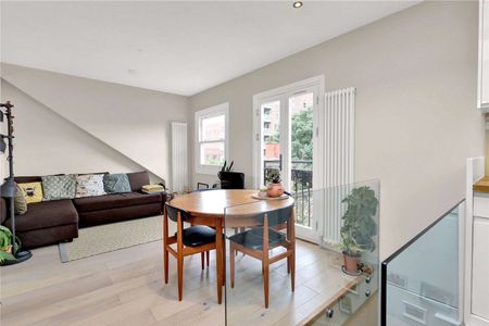 A stunning two bedroom apartment refurbished to the highest of standards. - Photo 3