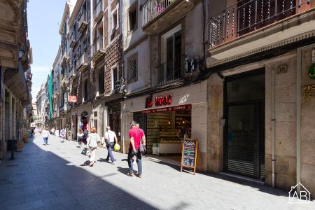 Chic 2-bedroom Apartment, minutes from Plaça de Catalunya - Photo 3