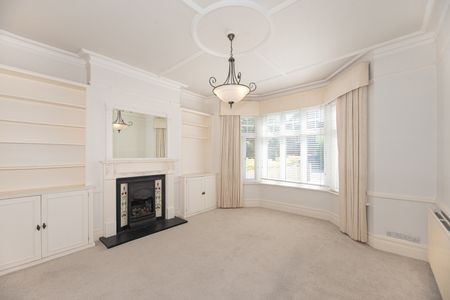 5 Bed Semi-Detached House, Queens Road, SW19 - Photo 2