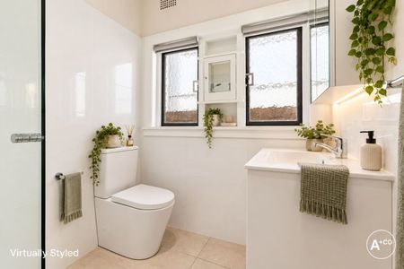 Charming Three Bedroom Home - Photo 4
