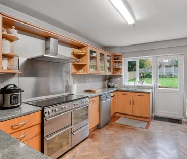 5 bedroom detached house to rent - Photo 2