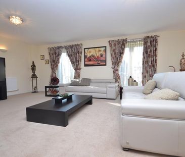 Heacham Avenue, Ickenham, UB10 - Photo 1