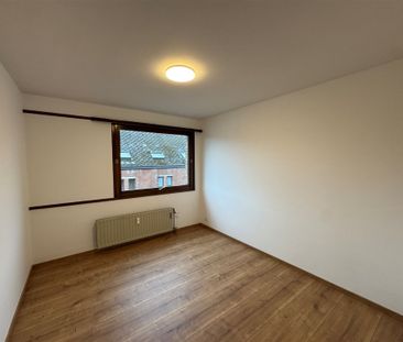 Superbe appartement avec terrasse au 2e étage avec ascenseur - Photo 3