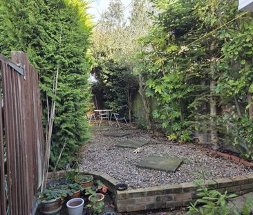 2 bedroom end of terrace house to rent - Photo 2