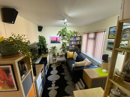 1 Bed Flat, Otley Road, LS16 - Photo 2