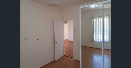 BRIGHT & SUNNY HOME - Photo 2