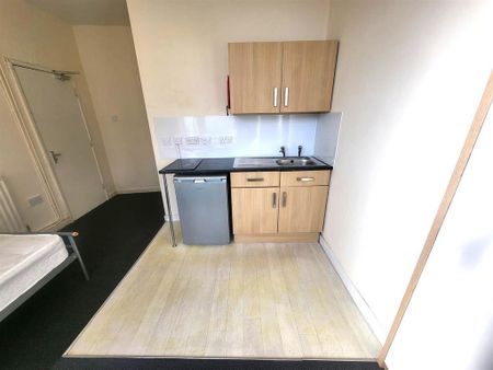 Studio to rent - Photo 4