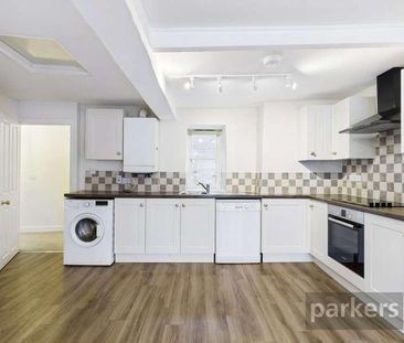 High Street, Highworth, Swindon, Wiltshire, SN6 - Photo 6