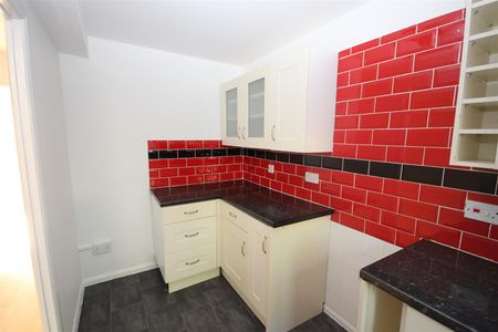 1 bedroom Terraced House to let - Photo 2