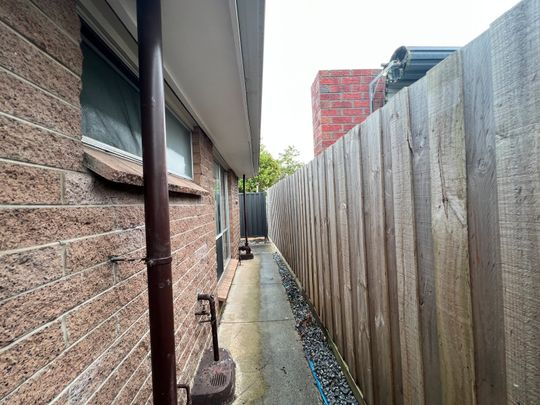 2 Bedroom Unit Walking Distance to Pakington Street - Photo 1