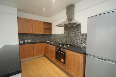 2 bedroom flat to rent - Photo 2