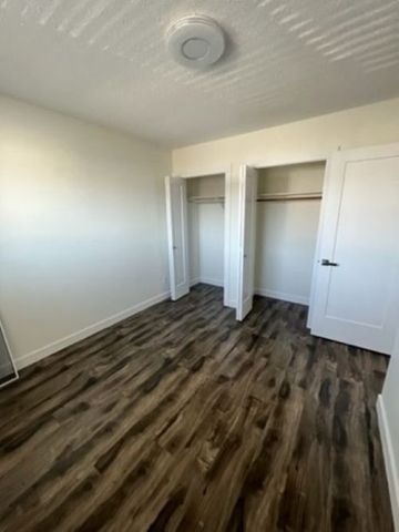 Lower mission – 2 bed, 1 bath townhome with yard - Photo 2