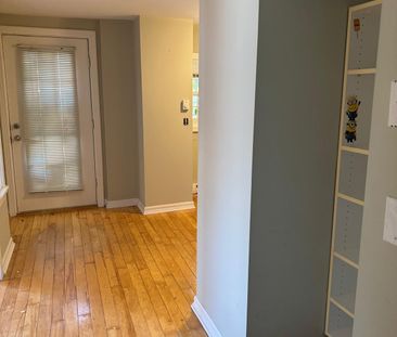 484B Gladstone unit 2 - Photo 5