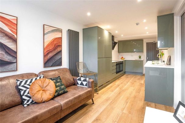 6 bedroom semi-detached house to rent - Photo 1