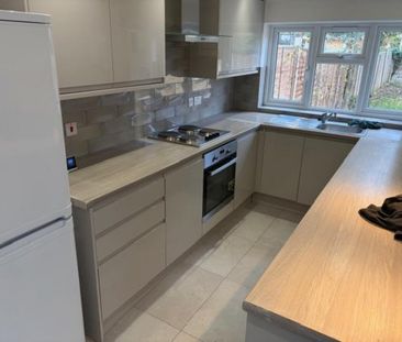 2 Bedroom House - Terraced To Let - Photo 6