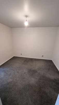 Sunny 3 Bedroom home with carpark - Photo 1