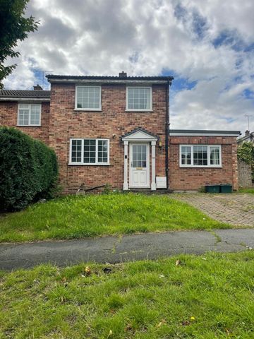 5 bed house to rent in Magnolia Drive, Colchester - Photo 2