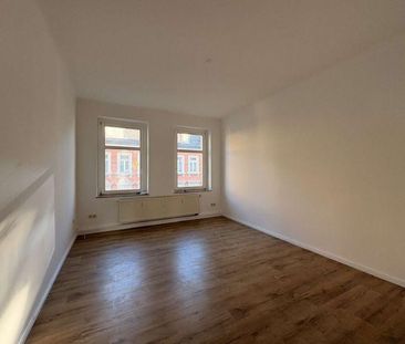 3 Raumwohnung in Böhlitz mit neuem Fußboden und Einbauküche! - Foto 1