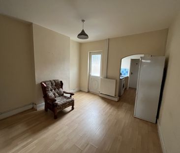 TWO BEDROOMS LOCATED CLOSE TO THE CITY CENTRE LOW MAINTENANCE ENCLO... - Photo 2