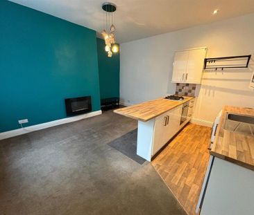 3 bedroom terraced house to rent - Photo 5