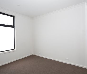 98 Royal Road, Braybrook VIC 3019 - Photo 2