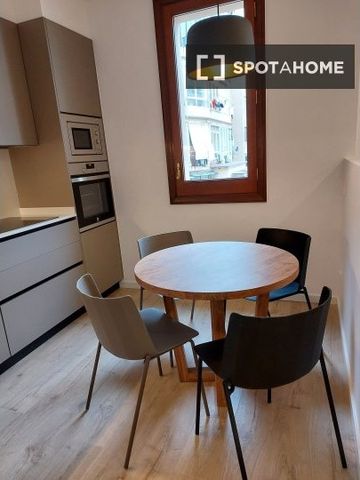 barcelona, Catalonia 08037 - Foto 2