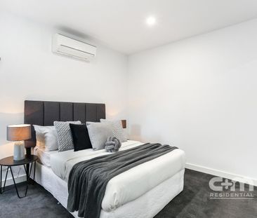 MODERN & CONTEMPORARY LIVING - Photo 4