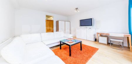 Beautiful 3 bedroom,3 bathroom Apartment with Garden mins to Tube & Regents Park - Photo 2