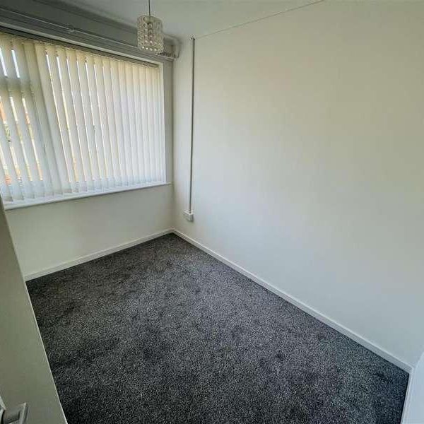 Fraser Close, Off Hilton Avenue, CV10 - Photo 1