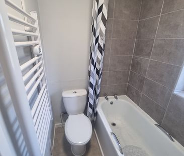 2 Bed Semi-Detached House, Finborough Road, L4 - Photo 4