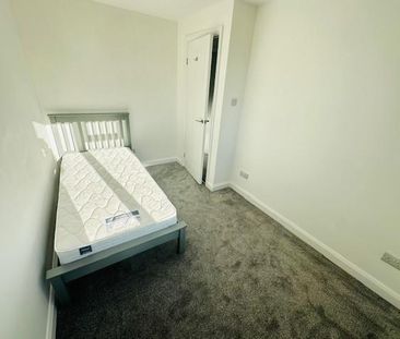 2 bedroom end of terrace house to rent - Photo 3