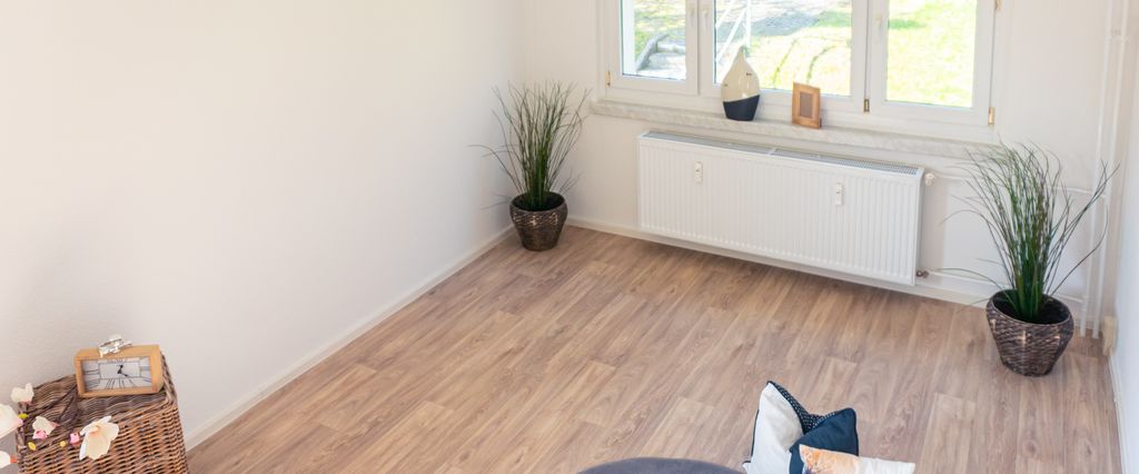 Ruhig gelegene 2-Raum-Wohnung mit Tageslichtbad - Foto 1