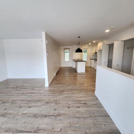 **4 ½**APPARTEMENT -style MAISON DE VILLE au CŒUR de STE-FOY - Photo 4